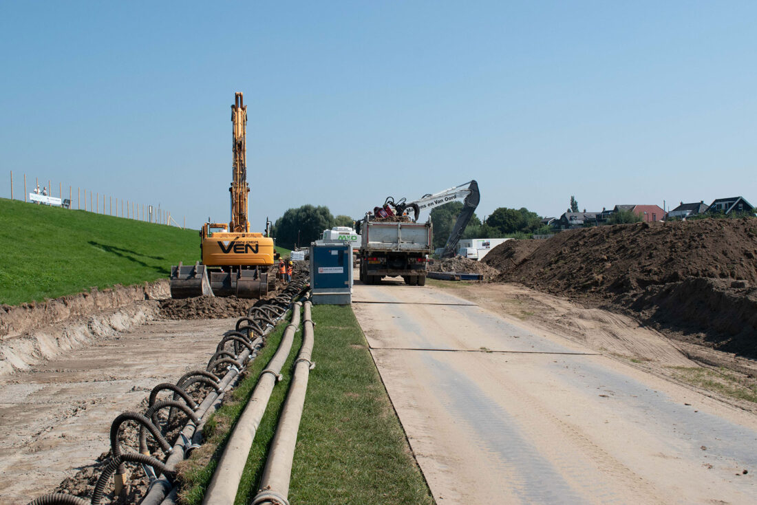 Van Tongeren Watertechniek | project dijkversterking Gameren bemaling 2